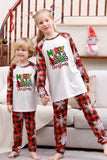 Plaid matchende familiejulepyjamas med snefnug