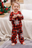 Plaid matchende familiejulepyjamas med snefnug