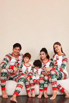 Rødgrøn familie juletræ pyjamas sæt