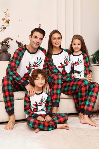 Grønt og rødt gitter hjortejulefamilie matchende pyjamassæt