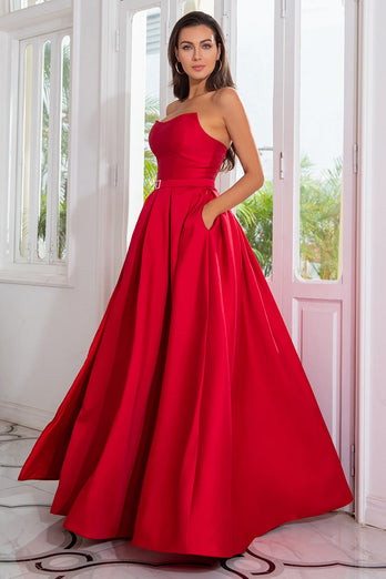 En line stropløs rød lang Prom kjole med split front