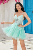 Unik A Line Spaghetti Straps Mint Kort Homecoming Kjole med applikationer