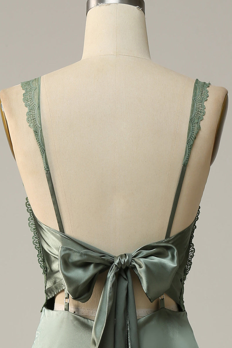 Indlæs billede til gallerivisning V-hals åben ryg støvet grøn brudepigekjole med blonder