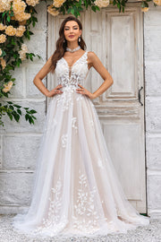 Gorgeous A Line Deep V hals champagne tyl brudekjole med blonder