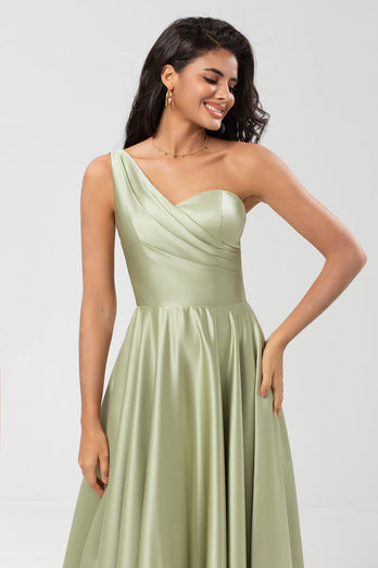 En skulder satin grøn brudepige kjole med lommer