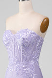 Lilac Sheath Strapless korset gallakjoler med blondeapplikationer