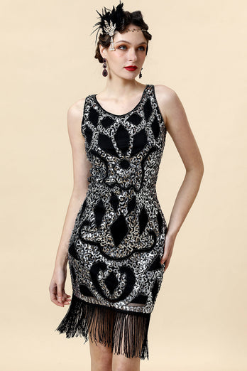 Sølvfrynsede Gatsby-kjole med tilbehørssæt fra 1920'erne