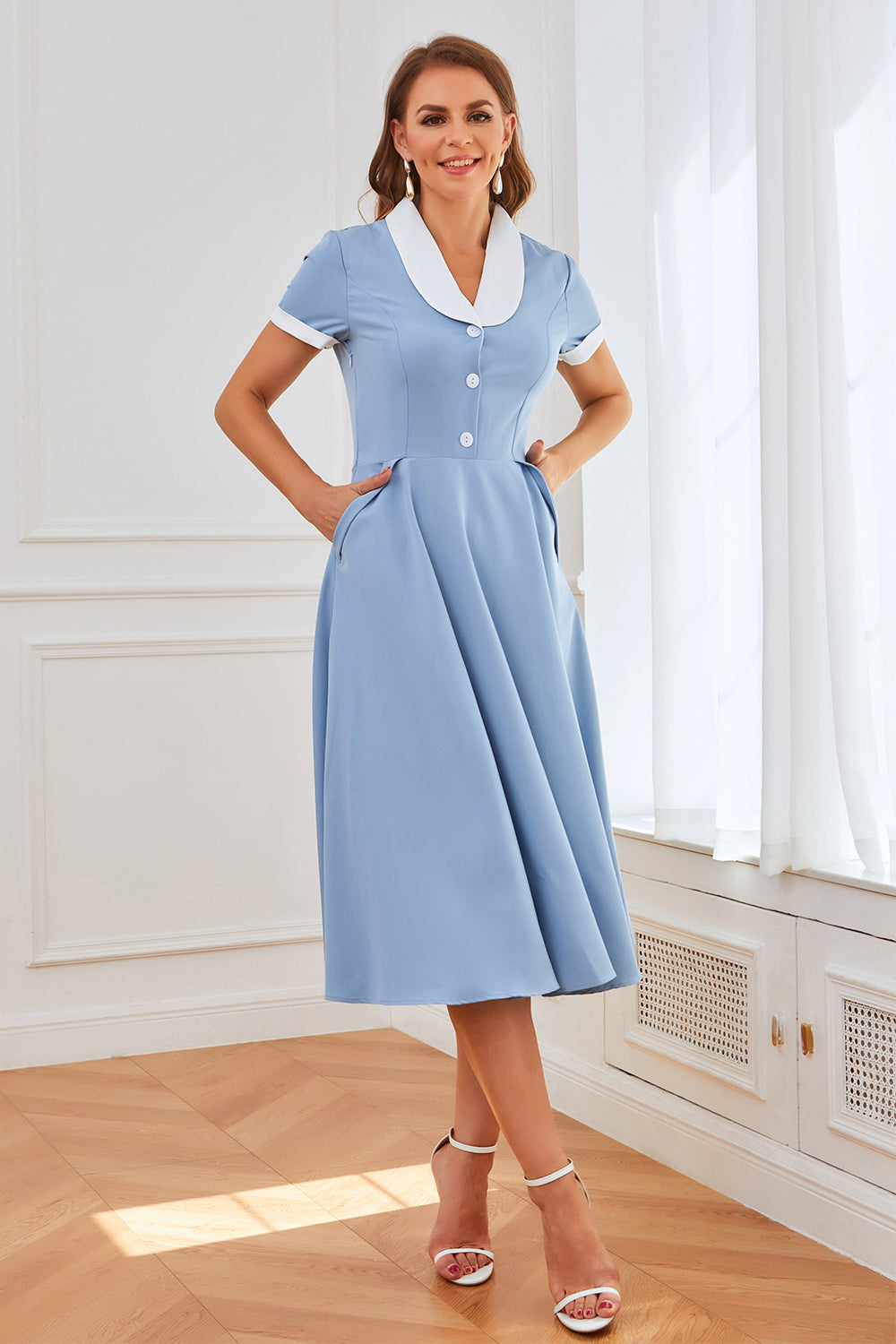 Blå swingkjole fra 1950'erne med lommer