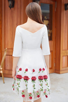 Hvid V Hals Vintage Kjole med Rose Broderi