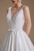 Indlæs billede til gallerivisning Hvid A-Line V-hals brudekjole med blonder
